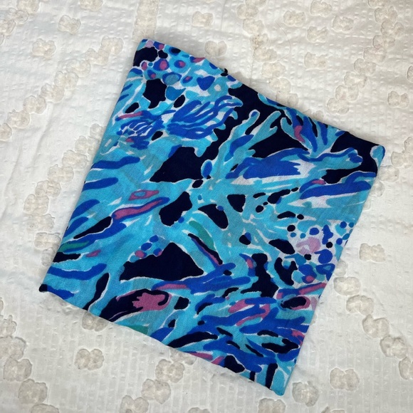 ✨ACCEPTING ANY OFFER✨ Lilly Pulitzer Scarf! - Picture 2 of 2